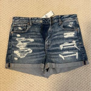 Brand new with tags American Eagle stretch mom shorts size 12. Never worn.